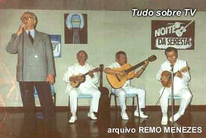 Remo Menezes cantando serestas